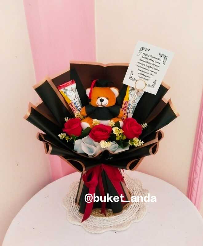 buket boneka wisuda