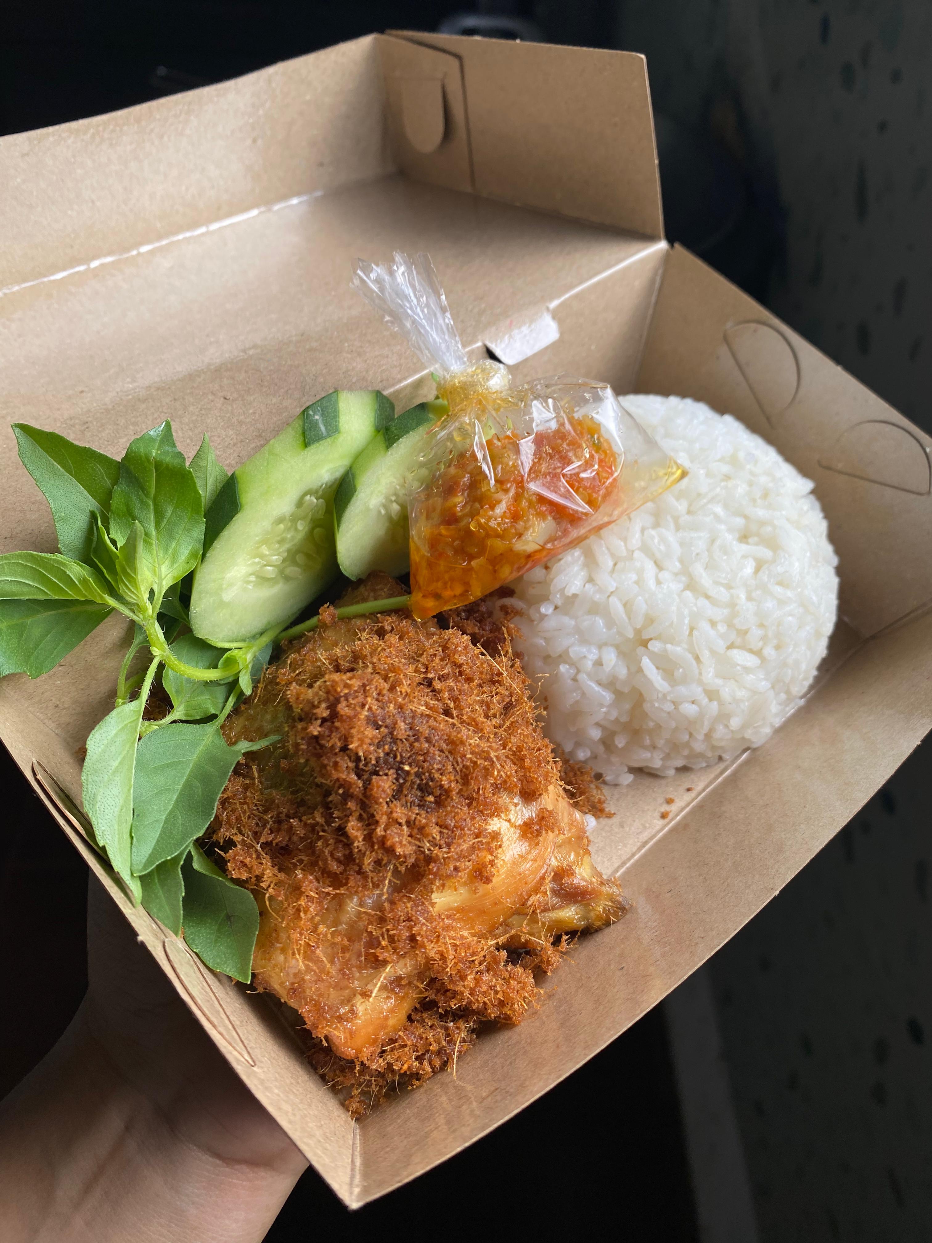 Paket nasi + paha atas